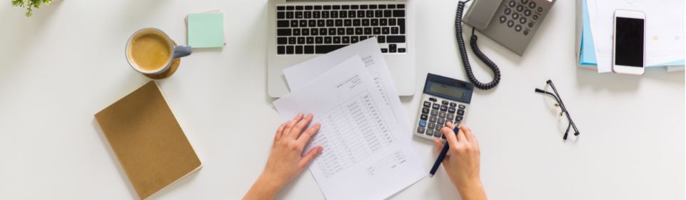 El uso de derivados financieros puede ayudar a administrar el riesgo ante movimientos en el mercado.